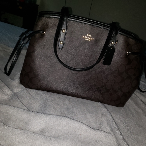 Coach - Picture 2 of 5